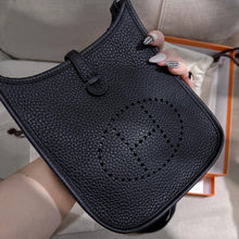 Load image into Gallery viewer, Hermes Evelyn 16 Black