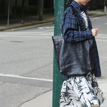 Load image into Gallery viewer, Balenciaga Agneau Logo Printed Carry Tote TWS