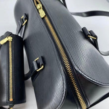 Load image into Gallery viewer, Louis Vuitton papillon