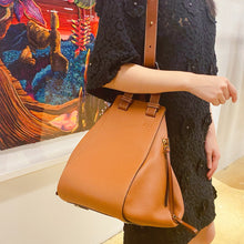 Load image into Gallery viewer, Loewe Hammock shoulder bag