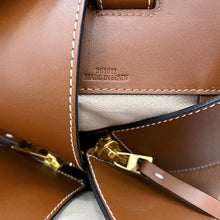 Load image into Gallery viewer, Loewe Hammock shoulder bag