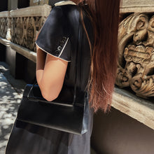 Load image into Gallery viewer, Louis Vuitton Dinard shoulder bag