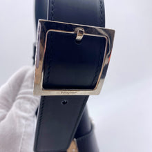 Load image into Gallery viewer, Salvatore Ferragamo shoulder bag