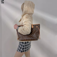 Load image into Gallery viewer, Louis Vuitton never full MM