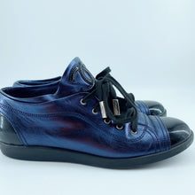 Load image into Gallery viewer, Chanel Sneakers size 39
