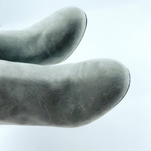 Load image into Gallery viewer, Gucci suede boots