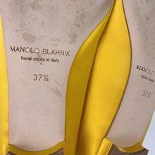 Load image into Gallery viewer, Manolo Blahnik yellow flats