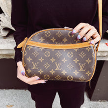 Load image into Gallery viewer, Louis Vuitton Blois Crossbody Bag TWS pop