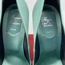 Load image into Gallery viewer, Roger vivier Natural Flower Strass Buckle Satin Point Toe Pum