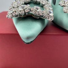 Load image into Gallery viewer, Roger vivier Natural Flower Strass Buckle Satin Point Toe Pum