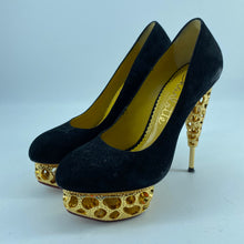 Load image into Gallery viewer, Vero Cuoio High Heels Size 36