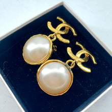 Load image into Gallery viewer, Chanel CC Logo Pearl Earrings 96P