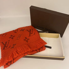 Load image into Gallery viewer, Louis Vuitton Red Yarn Scarf