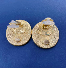 Load image into Gallery viewer, Chanel Vintage single earring