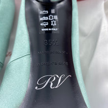 Load image into Gallery viewer, Roger vivier Natural Flower Strass Buckle Satin Point Toe Pum