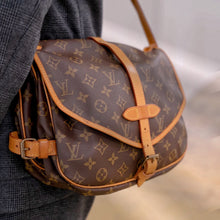 Load image into Gallery viewer, Louis Vuitton Saumur 30