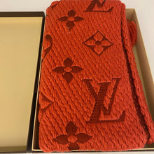 Load image into Gallery viewer, Louis Vuitton Red Yarn Scarf