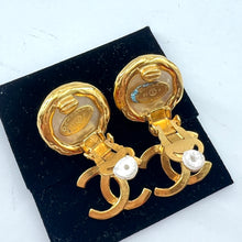 Load image into Gallery viewer, Chanel CC Logo Pearl Earrings 96P