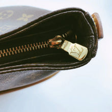 Load image into Gallery viewer, Louis Vuitton Looping GM TWS