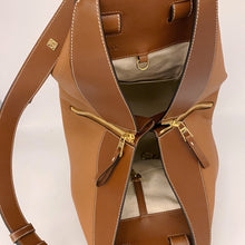 Load image into Gallery viewer, Loewe Hammock shoulder bag