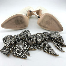 Load image into Gallery viewer, Gucci bow-embellished patent leather pumps