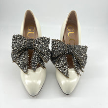 Load image into Gallery viewer, Gucci bow-embellished patent leather pumps