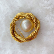 Load image into Gallery viewer, CHANEL Pearl brooch