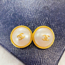 Load image into Gallery viewer, CHANEL vintage pearl gold earrings TWS