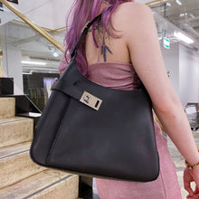 Load image into Gallery viewer, Salvatore Ferragamo shoulder bag