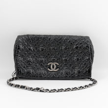 Load image into Gallery viewer, Chanel patent leather shoulder bag