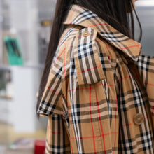 Load image into Gallery viewer, Burberry Double Breasted trench coat