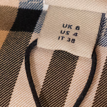 Load image into Gallery viewer, Burberry Double Breasted trench coat