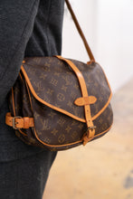 Load image into Gallery viewer, Louis Vuitton Saumur 30