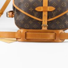 Load image into Gallery viewer, Louis Vuitton Saumur 30