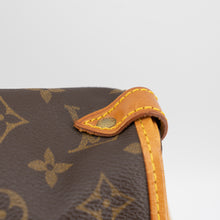 Load image into Gallery viewer, Louis Vuitton Saumur 30
