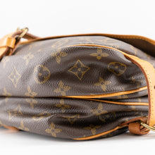 Load image into Gallery viewer, Louis Vuitton Saumur 30