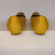Load image into Gallery viewer, Manolo Blahnik yellow flats