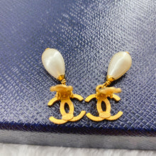 Load image into Gallery viewer, Chanel double C logo and pearl Earrings