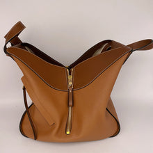 Load image into Gallery viewer, Loewe Hammock shoulder bag