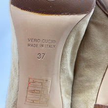 Load image into Gallery viewer, De Robert High Heels