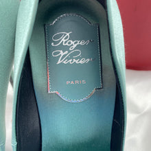 Load image into Gallery viewer, Roger vivier Natural Flower Strass Buckle Satin Point Toe Pum