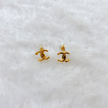 Load image into Gallery viewer, Chanel vintage gold ear clips