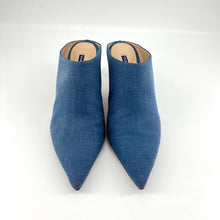 Load image into Gallery viewer, Stuart Weitzman The Mira Pump