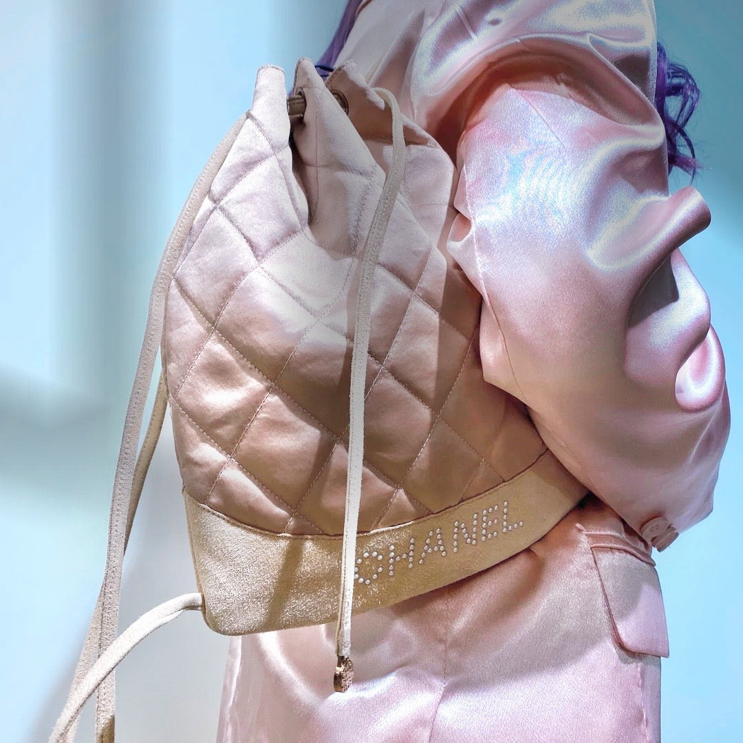 CHANEL Vintage Quilted Satin and Suede Drawstring Backpack  display picture 2