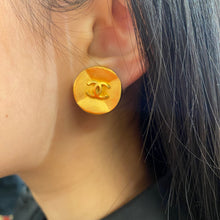 Load image into Gallery viewer, Chanel vintage gold ear clips