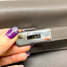 Load image into Gallery viewer, HERMES Kelly35 leather bag
