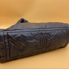 Load image into Gallery viewer, CHANEL vintage cocoon cloth bag
