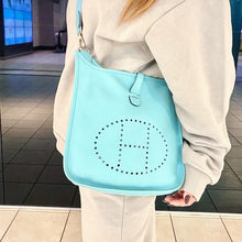 Load image into Gallery viewer, HERMES Evelyn29 crossbody leather bag