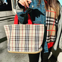 Load image into Gallery viewer, BURBERRY classic tote