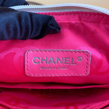Load image into Gallery viewer, CHANEL combon crossbody leather bag